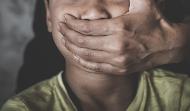 Ελληνικό #Metoo: Νέα μήνυση κατά ηθοποιού – σκηνοθέτη για βιασμό 14χρονου