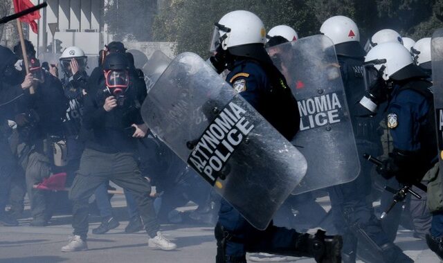 Επεισόδια και προσαγωγές στο πανεκπαιδευτικό συλλαλητήριο στο κέντρο της Αθήνας