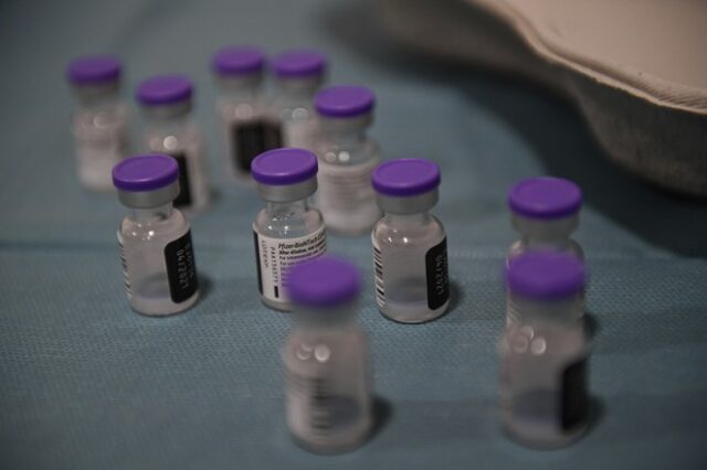 Θεσσαλονίκη: Hλικιωμένη πήρε ως ενθύμιο ένα φιαλίδιο εμβολίου