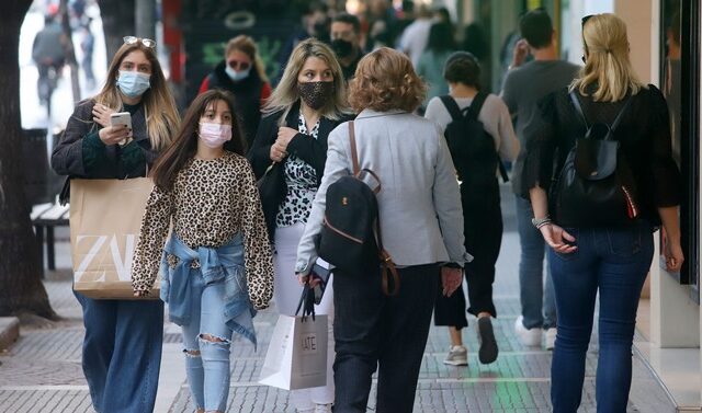 Σουρβίνος: Μεταδοτικότερη κατά 74% η νοτιοαφρικανική μετάλλαξη