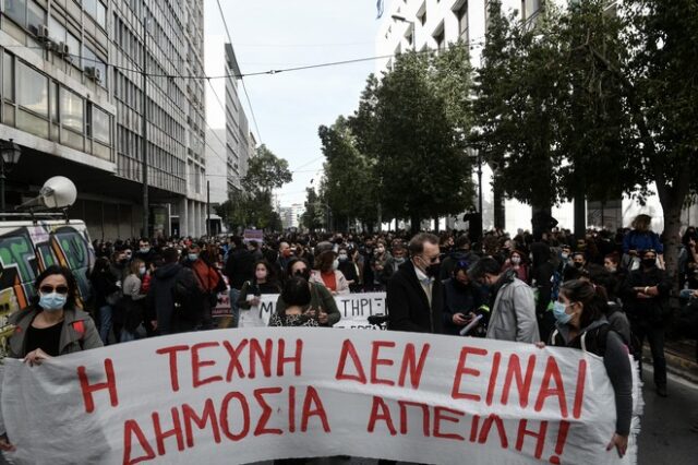 Στα Προπύλαια οι καλλιτέχνες για μόνιμα μέτρα στήριξης