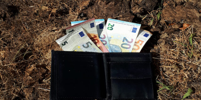 Χανιά: Οδηγός απορριμματοφόρου βρήκε γεμάτο πορτοφόλι και το παρέδωσε στις Αρχές