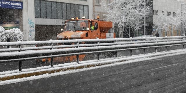 Κακοκαιρία Μήδεια: Δεκάδες οδηγοί ακινητοποιημένοι στο χιόνι – Διακοπές στην κυκλοφορία