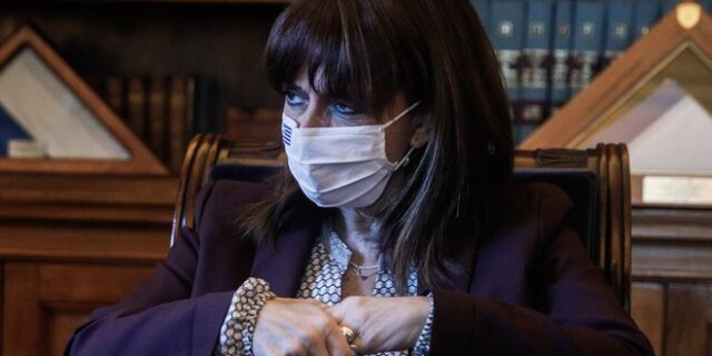 Συλλυπητήρια Σακελλαροπούλου στην Βασίλισσα Ελισάβετ για τον θάνατο του πρίγκιπα Φιλίππου