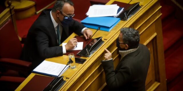 Κόντρα για την οικονομία με αφορμή την “κουρεμένη” πρόβλεψη της Κομισιόν για το 2021