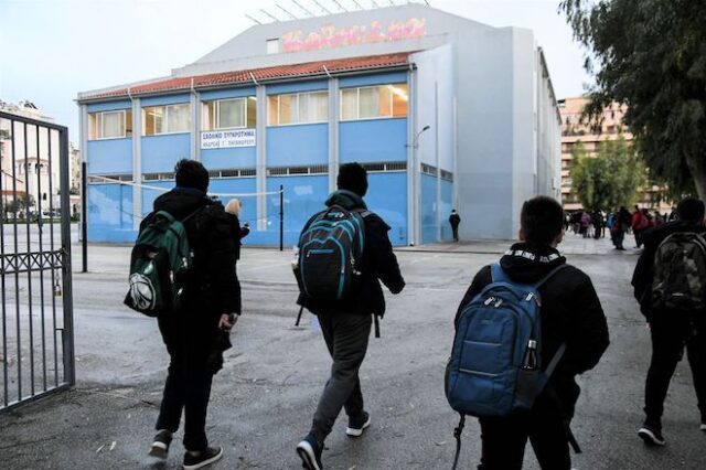 Σχολεία: Ανοίγουν σήμερα γυμνάσια και λύκεια- Τι ισχύει στις “κόκκινες” περιοχές