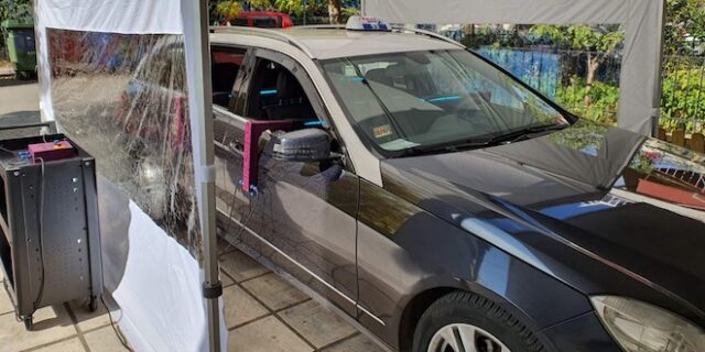 Θεσσαλονίκη: Οδηγοί ταξί μεταφέρουν δωρεάν σε εμβολιαστικό κέντρο όσους έχουν ανάγκη