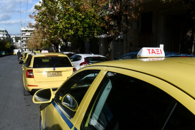 Ομοσπονδία Ταξί: Η Πολιτεία αγνοεί τις εκκλήσεις μας για βοήθεια