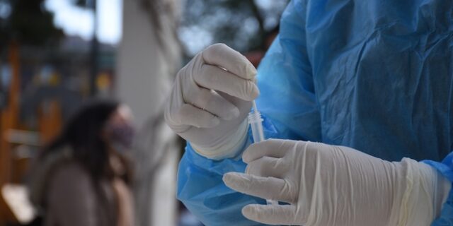 ΣΥΡΙΖΑ: Ομολογία αδιαφορίας η καθυστερημένη εξαγγελία για τεστ σε εργαζόμενους