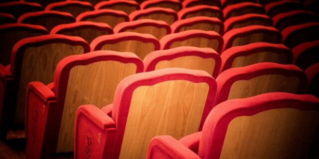 Μήνυση κατά γνωστού σκηνοθέτη για σεξουαλική κακοποίηση