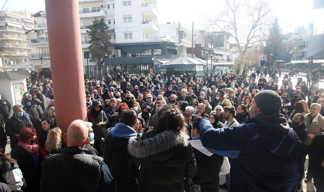 Εύοσμος: Συγκέντρωση και πορεία κατά του lockdown και… μεταναστών