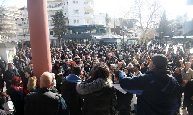 Εύοσμος: Συγκέντρωση και πορεία κατά του lockdown και… μεταναστών