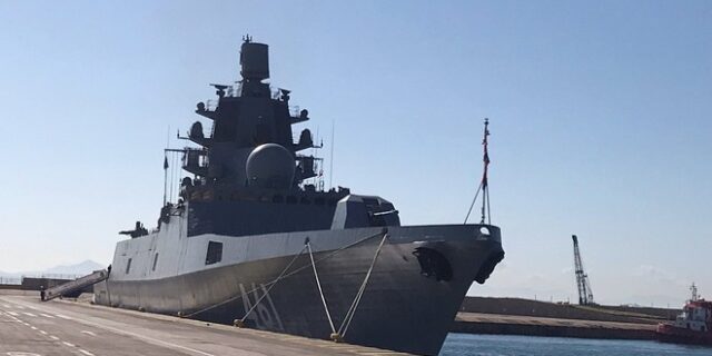 Στο λιμάνι του Πειραιά η υπερσύγχρονη φρεγάτα “Ναύαρχος Κασατόνοβ”