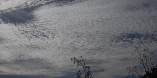Καιρός: Βροχές, καταιγίδες και πτώση της θερμοκρασίας από Τρίτη