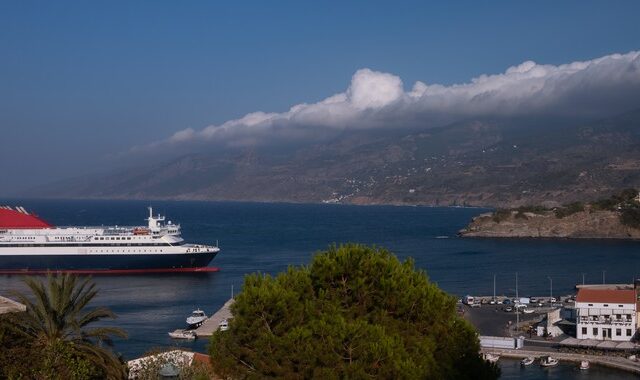 Ικαρία: Πρόσκρουση πλοίου στο λιμάνι του Αγίου Κηρύκου