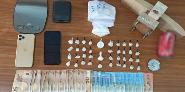 Συλλήψεις σε κέντρο Αθήνας και Άλιμο για υποθέσεις διακίνησης ηρωίνης και κοκαΐνης