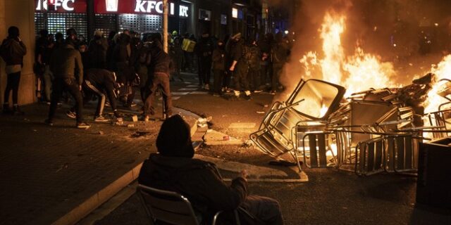 Ισπανία: Άλλη μία νύχτα συγκρούσεων για τον Πάμπλο Χασέλ – Τέσσερις συλλήψεις