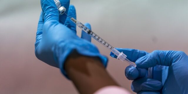 Συνδυασμός δύο εμβολίων κατά της covid-19;