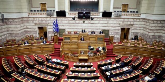 Στη Βουλή ρύθμιση για παίγνια, επιταγές, ΚΤΕΛ και τέλη πούλμαν