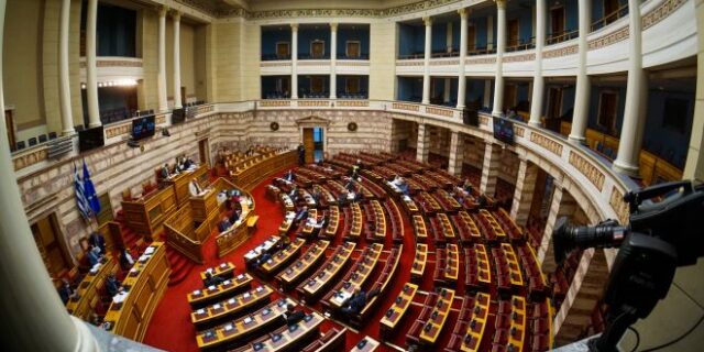Βουλή: Υπό την σκιά του lockdown συνεχίζεται η “μάχη” του νομοσχεδίου για τα ΑΕΙ