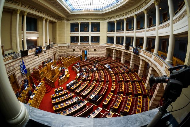 Βουλή: Υπό την σκιά του lockdown συνεχίζεται η “μάχη” του νομοσχεδίου για τα ΑΕΙ