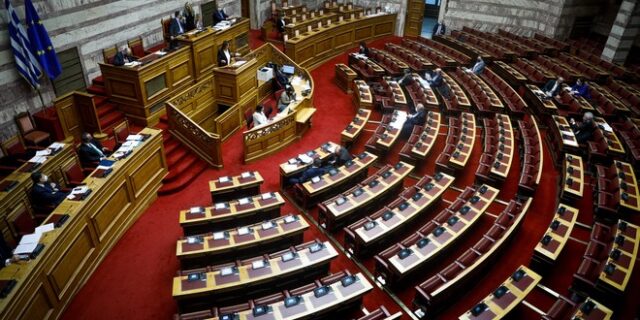 Η Βουλή υιοθετεί τα 3 παιδιά του πυροσβέστη που έχασε τη ζωή του στον Έβρο