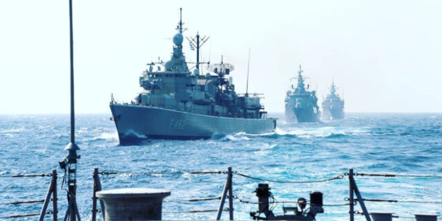 Aσκήσεις Ελλάδας – ΗΠΑ στη Μεσόγειο: Η φρεγάτα ΨΑΡΑ μαζί με το αεροπλανοφόρο “Αϊζενχάουερ”