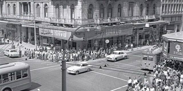 Ένα φωτογραφικό ταξίδι στην Αθήνα του ’60