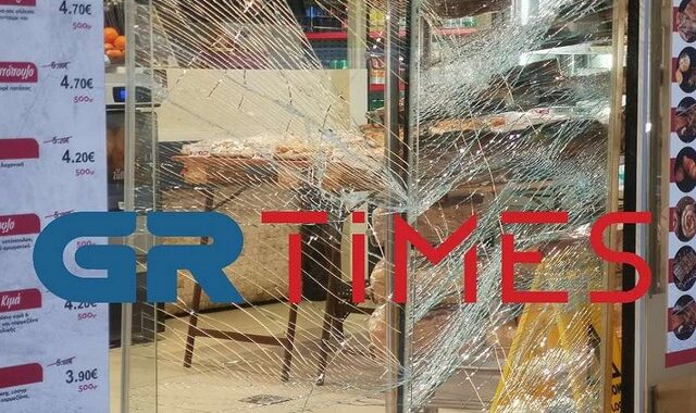 Θεσσαλονίκη: Επιτέθηκαν με μαχαίρι σε άτομο και προκάλεσαν φθορές σε κατάστημα