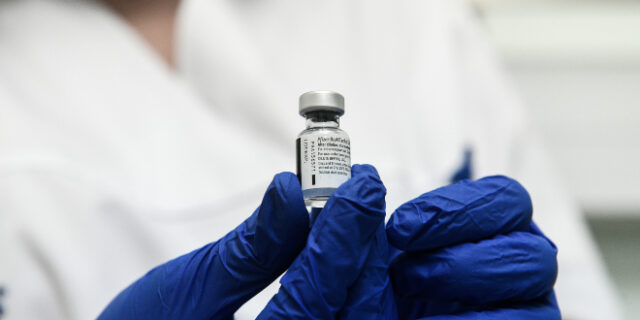 Μόσιαλος: Η αλήθεια για το εμβόλιο της AstraZeneca και τις θρομβώσεις