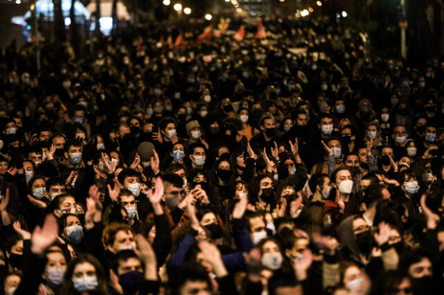 Έρευνα: Πόσο συμβάλλουν οι διαδηλώσεις στην εξάπλωση του κορονοϊού;