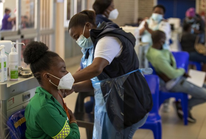 Κορονοϊός: Η Νότια Αφρική σκοπεύει να εμβολιάζει 200.000 πολίτες καθημερινώς