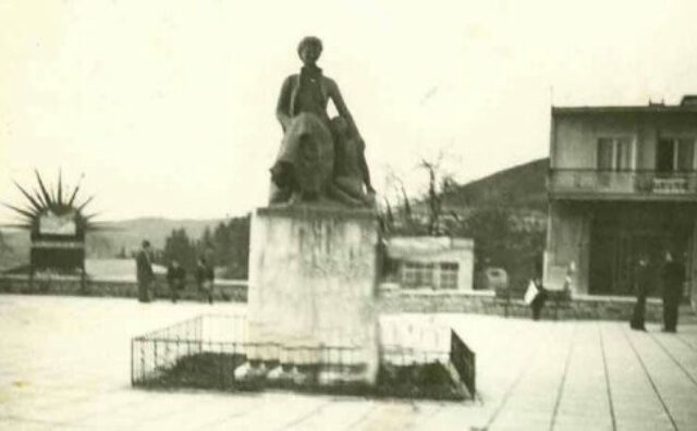 Σκοταδισμός: Το άγαλμα της Βασίλισσας Φρειδερίκης επιστρέφει στην Κόνιτσα