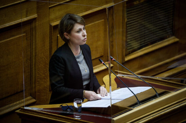 Η Χριστίνα Αλεξοπούλου καταγγέλλει επίθεση από αντιεξουσιαστές στο πολιτικό της γραφείο