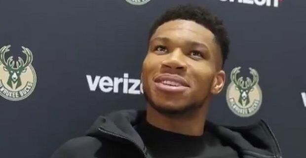 Αντετοκούνμπο για Κόμπι και ρεπό με πίτσα και σμούθι