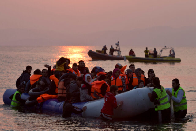 Κομισιόν: Χιλιάδες άστεγοι πρόσφυγες στην Ελλάδα λόγω λήξης προγράμματος διαμονής