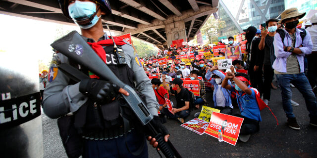Πραξικόπημα στη Μιανμάρ: Οι ΗΠΑ απομακρύνουν το μη απαραίτητο διπλωματικό προσωπικό τους