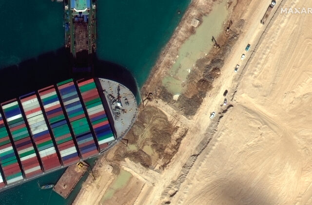 Διώρυγα Σουέζ: Δείτε live μέσω δορυφόρου πού βρίσκονται το Ever Given και τα εγκλωβισμένα πλοία