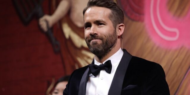 Το επικό σχόλιο του Ryan Reynolds μετά τον εμβολιασμό του