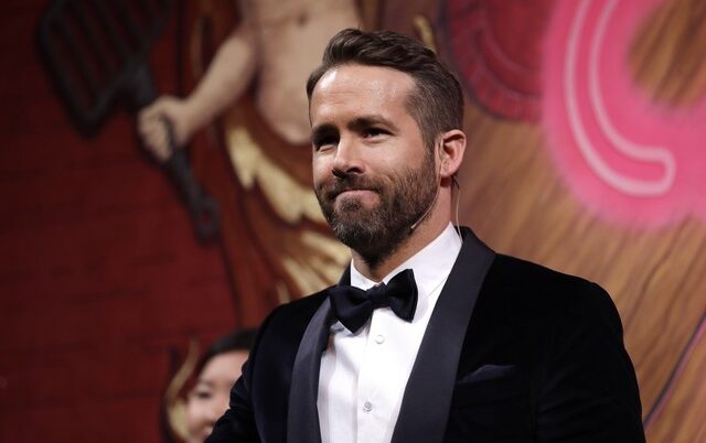 Το επικό σχόλιο του Ryan Reynolds μετά τον εμβολιασμό του