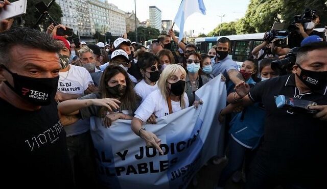 Αργεντινή: Θαυμαστές του Μαραντόνα διαδηλώνουν για τα αίτια του θανάτου του