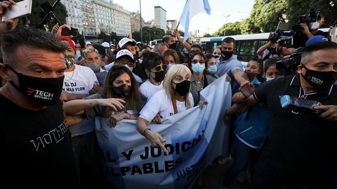 Αργεντινή: Θαυμαστές του Μαραντόνα διαδηλώνουν για τα αίτια του θανάτου του