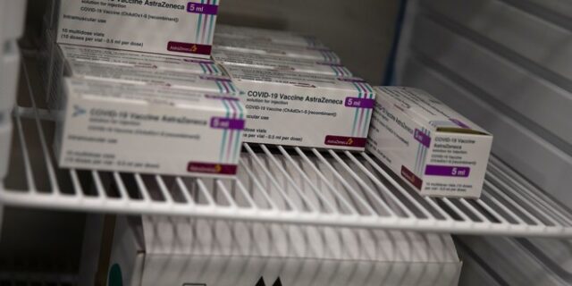 Εμβόλιο AstraZeneca: Συνεδριάζει η Εθνική Επιτροπή Εμβολιασμών