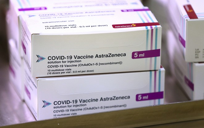 Εμβόλιο Astrazeneca: Διχασμένη η Ευρώπη – ΠΟΥ και ΕΜΑ δεν “βλέπουν” σχέση με τους θρόμβους