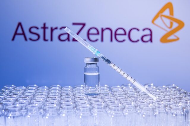 Εμβόλιο AstraZeneca: Συνεδριάζουν ΠΟΥ και ΕΜΑ – Το σταματά η μία χώρα μετά την άλλη
