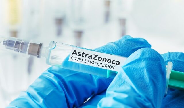 Δανία: Τι αναφέρουν οι ειδικοί για τη γυναίκα που πέθανε από θρόμβωση μετά το εμβόλιο της AstraZeneca