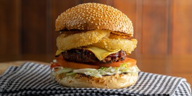 Σαρακοστή; «Βγάλτε τη καθαρή» με Beyond Meat Burgers & JD Cauliflower Bites από τα TGI Fridays™!