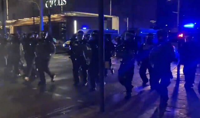 Βρετανία: Επεισόδια, αστυνομική βία και συλλήψεις διαδηλωτών στο Μπρίστολ