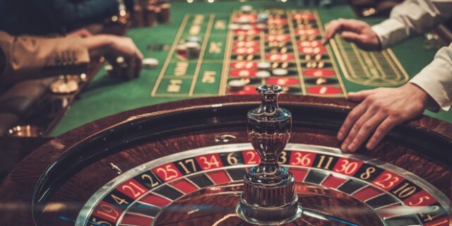 Σε νομοσχέδιο του Υγείας η “παράκαμψη” για τη μεταφορά του καζίνο Πάρνηθας στο Μαρούσι