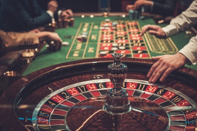 Σε νομοσχέδιο του Υγείας η “παράκαμψη” για τη μεταφορά του καζίνο Πάρνηθας στο Μαρούσι